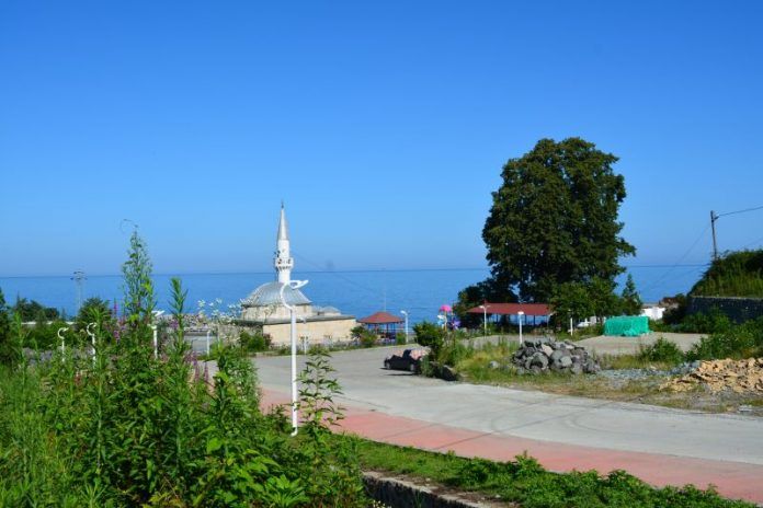 Esenkıyı Köyü, Hopa | Azlağa, Abuislah