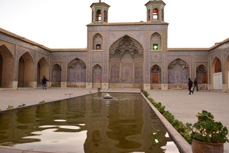 Pembe camii avlusu.