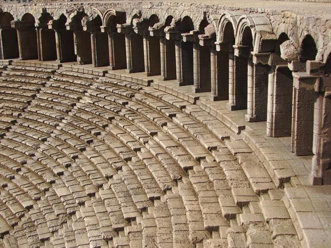 Aspendos Antik tiyatrosu büyüleyici güzelliğe sahiptir. | Fotoğraf: © Nevit Dilmen.