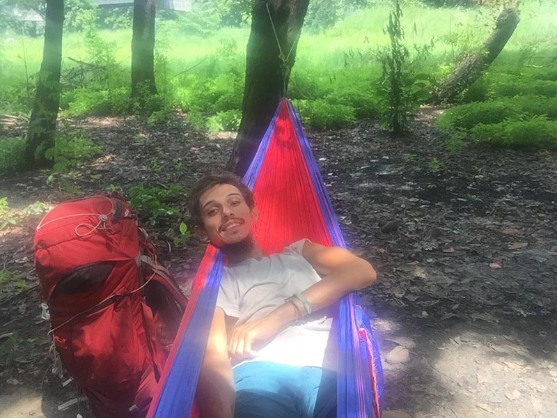 Endonezya'da parkta sabahlarken.